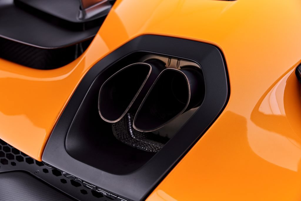 Used 2019 McLaren Senna RWD image 41