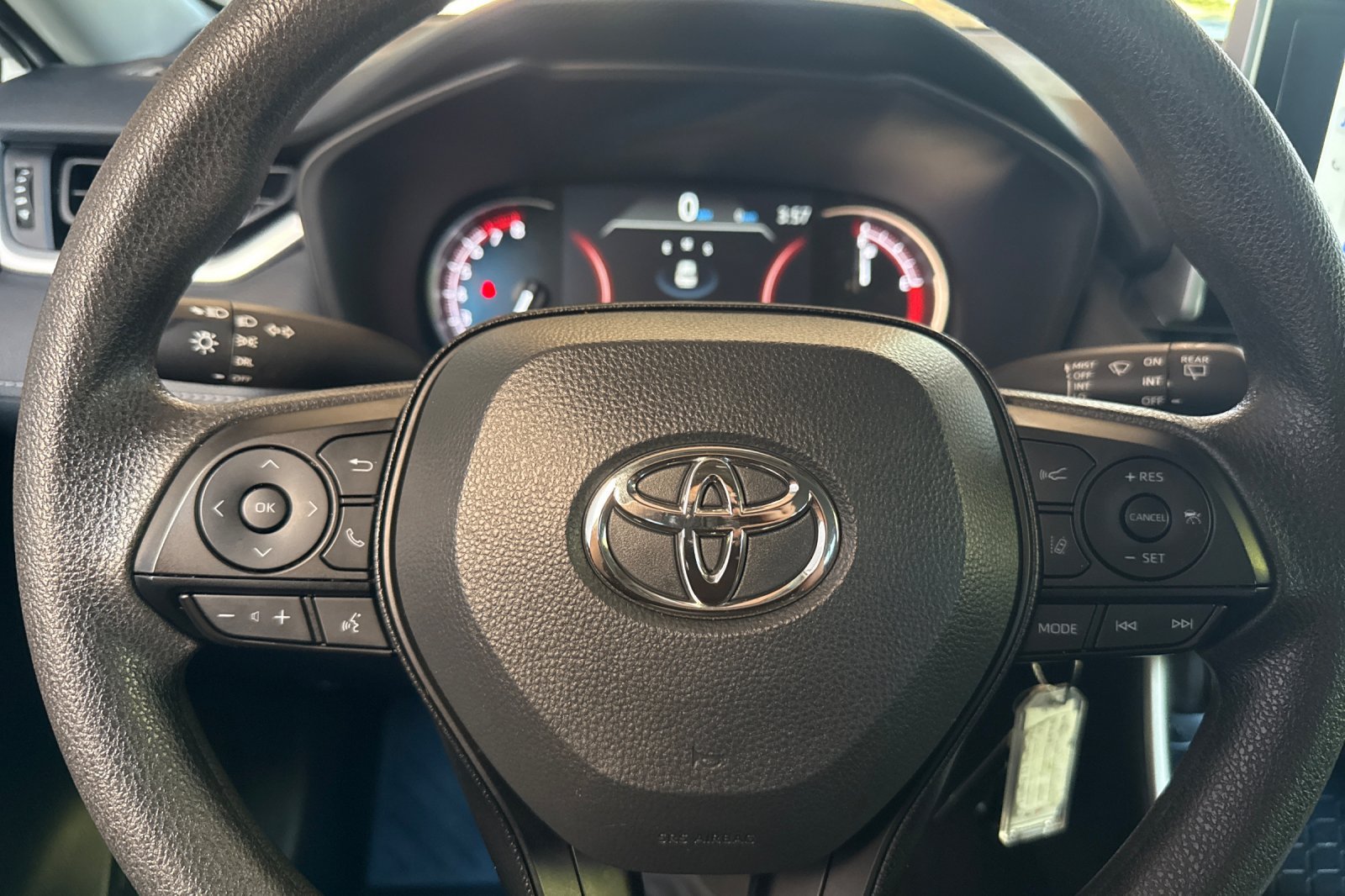 Used 2025 Toyota RAV4 LE AWD/4WD image 22