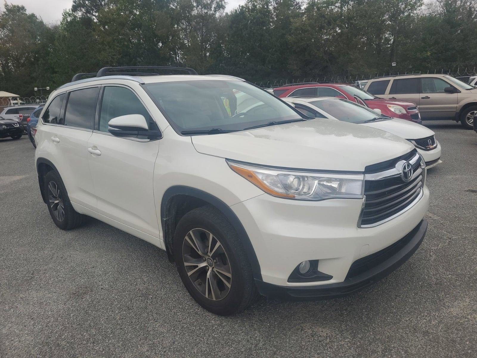 Used 2016 Toyota Highlander XLE AWD/4WD image 2