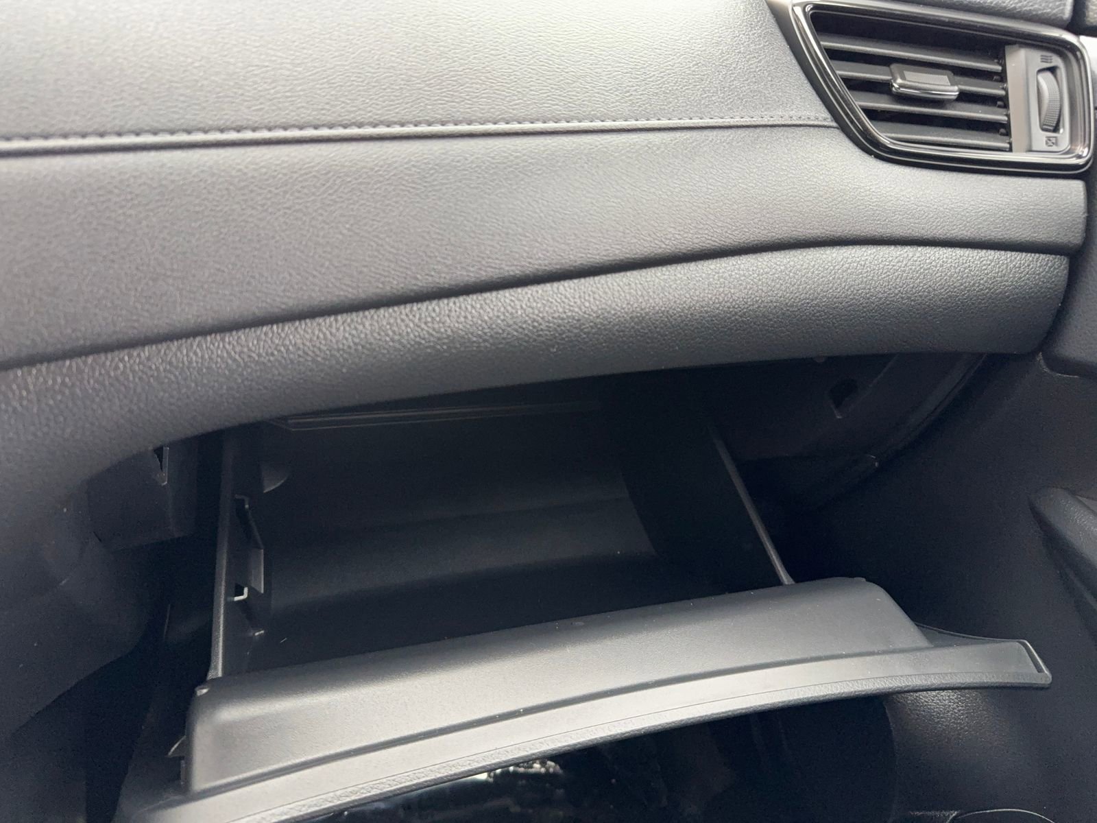 Used 2017 Nissan Rogue SV w/ SV Premium Package image 34