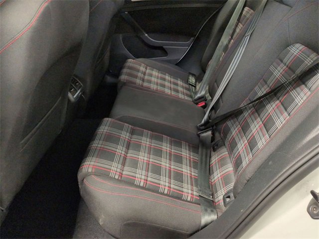 Used 2016 Volkswagen Golf S image 2