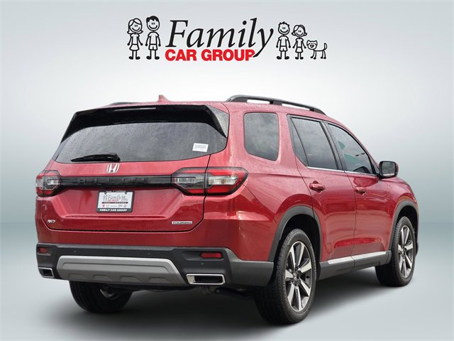 Used 2025 Honda Pilot Touring image 4