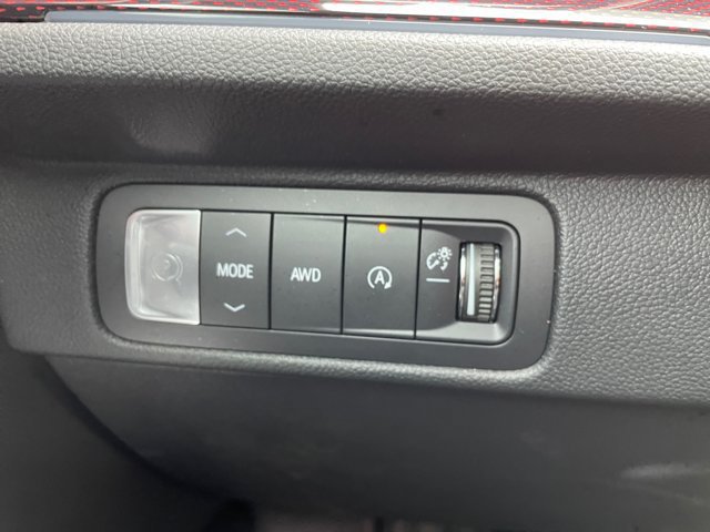 Used 2025 Chevrolet Traverse RS AWD/4WD image 24