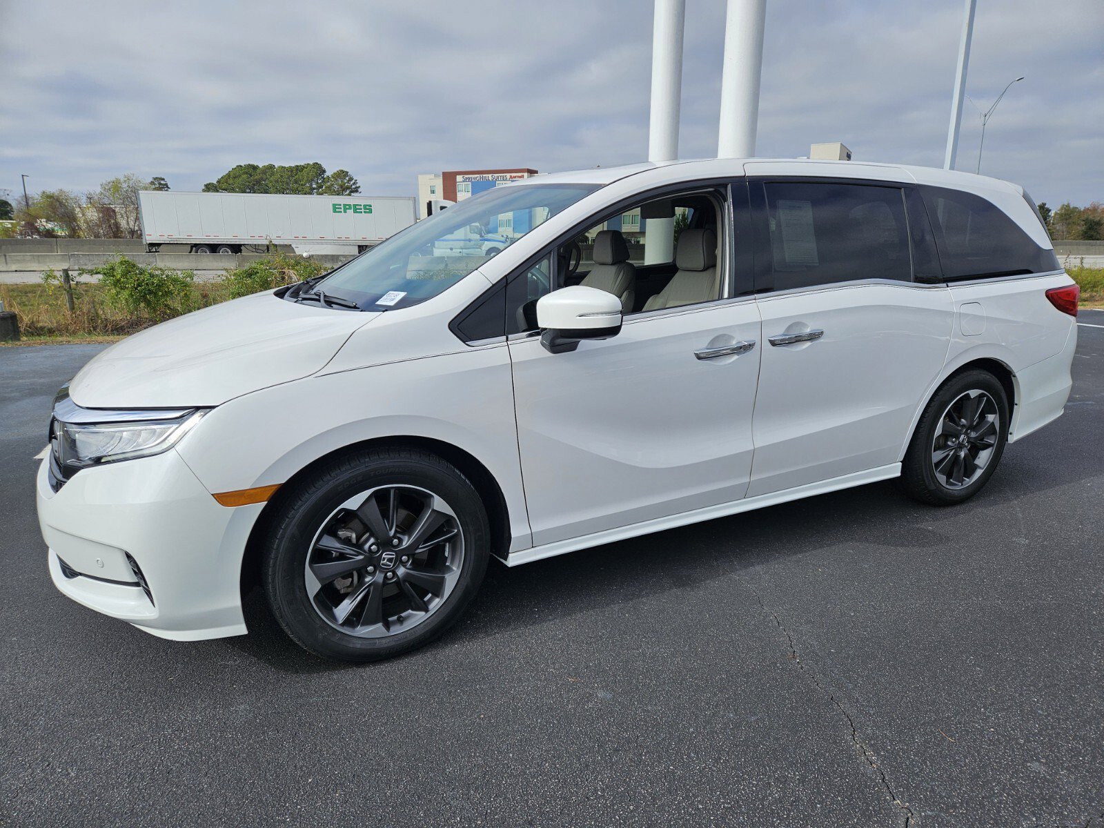 Used 2024 Honda Odyssey Elite image 3