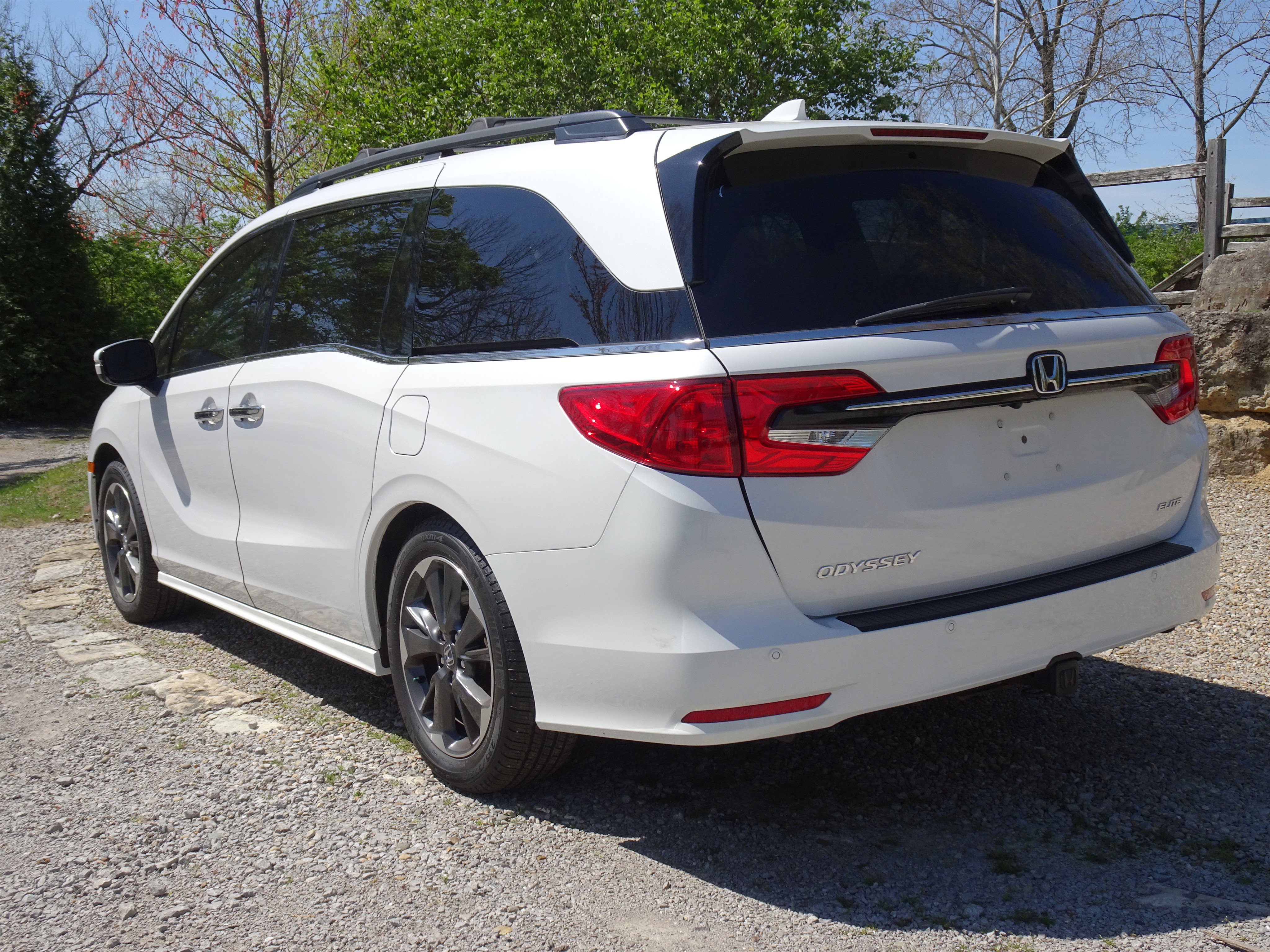 Used 2023 Honda Odyssey Elite image 3