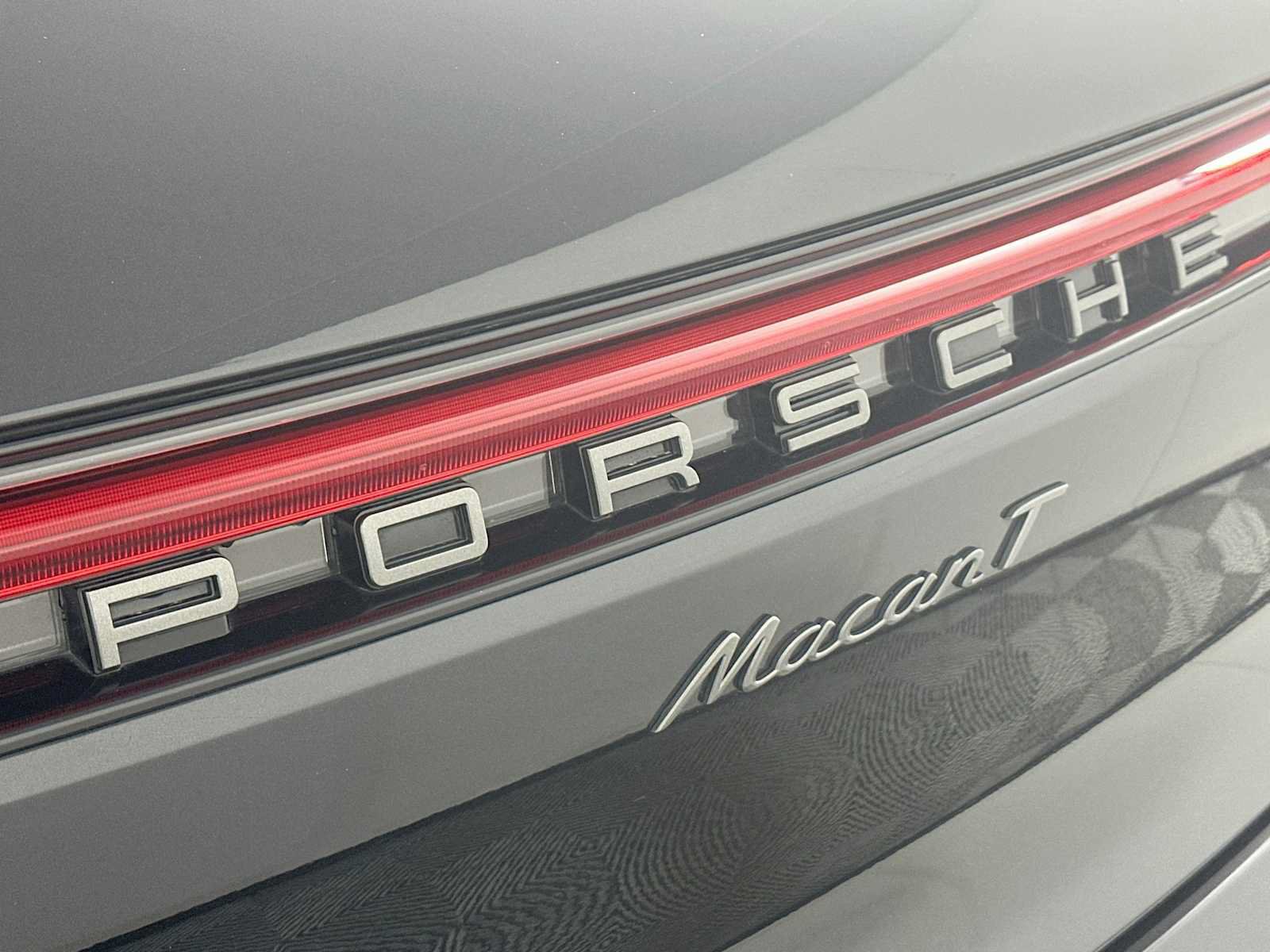 Certified 2024 Porsche Macan Turbo AWD/4WD image 33