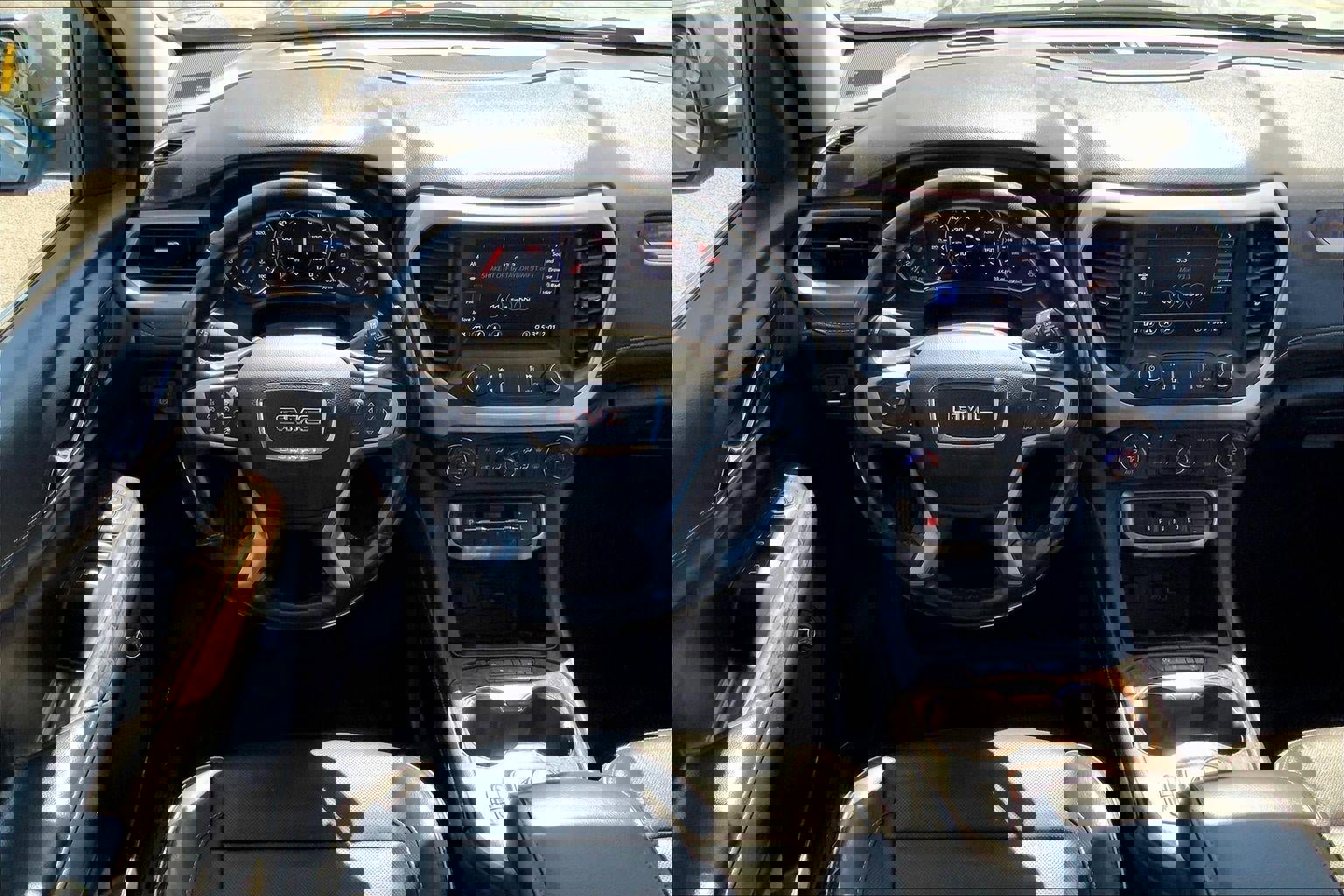 Used 2020 GMC Acadia Denali image 5