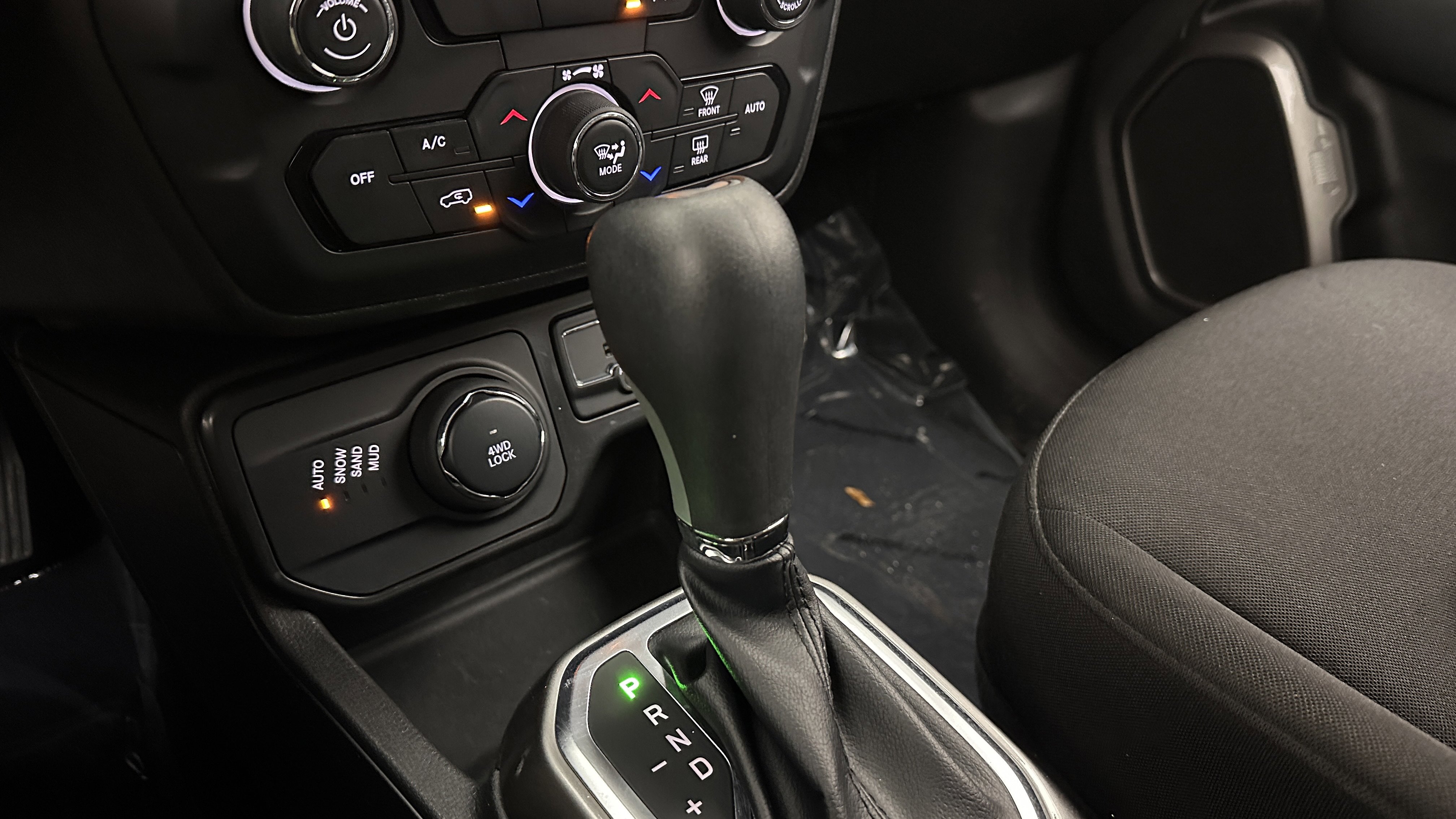 Used 2022 Jeep Renegade Latitude AWD/4WD image 15