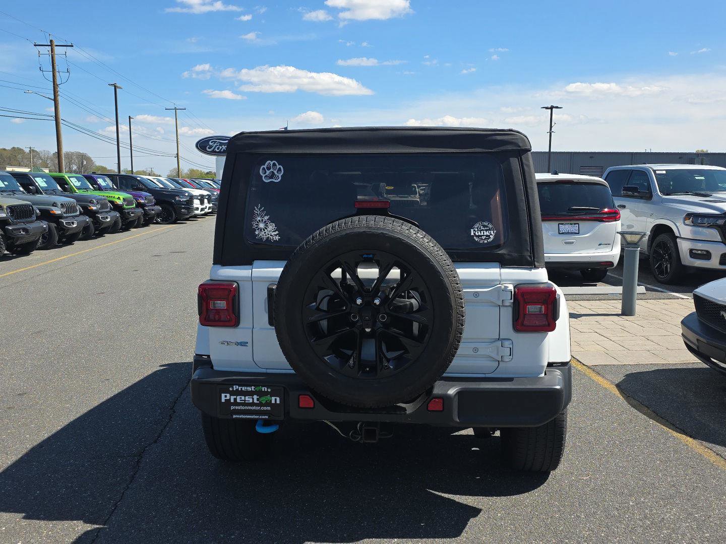 Used 2023 Jeep Wrangler Unlimited Sahara w/ Cold Weather Group AWD/4WD image 20