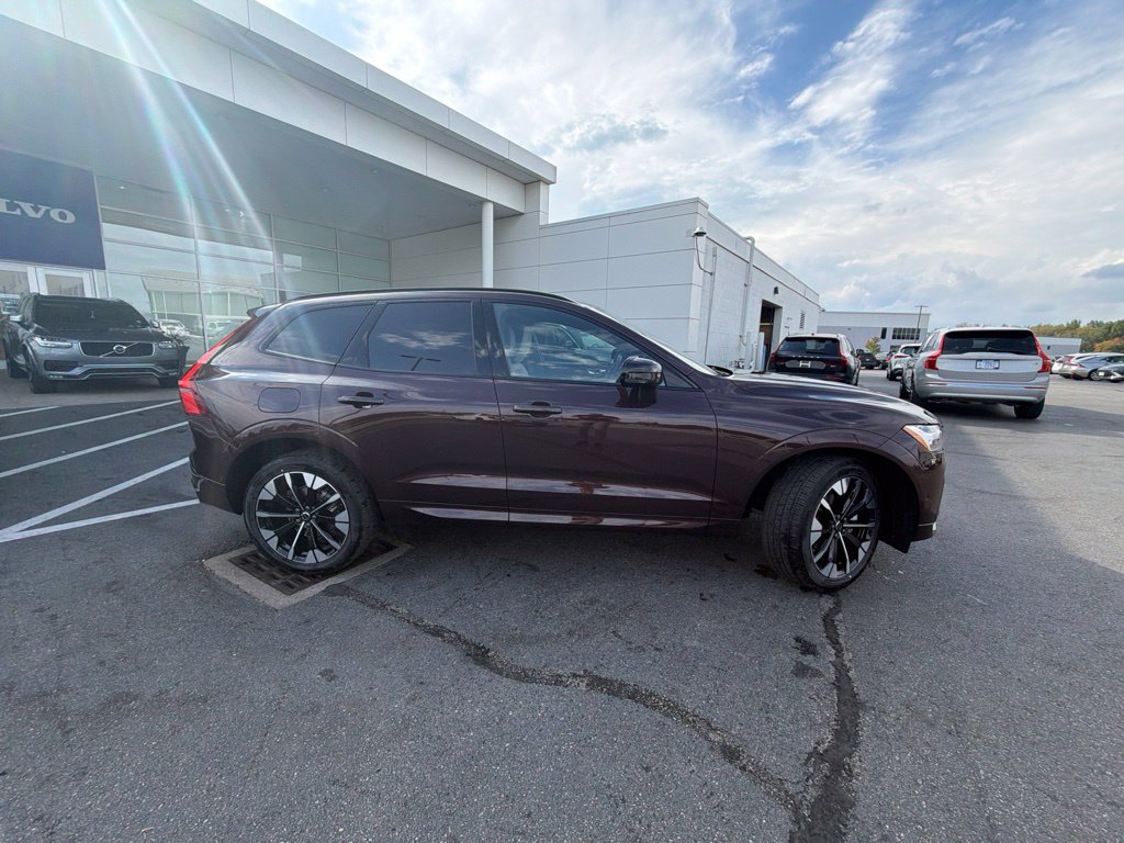 New 2027 Volvo XC60 B5 Plus AWD/4WD image 2
