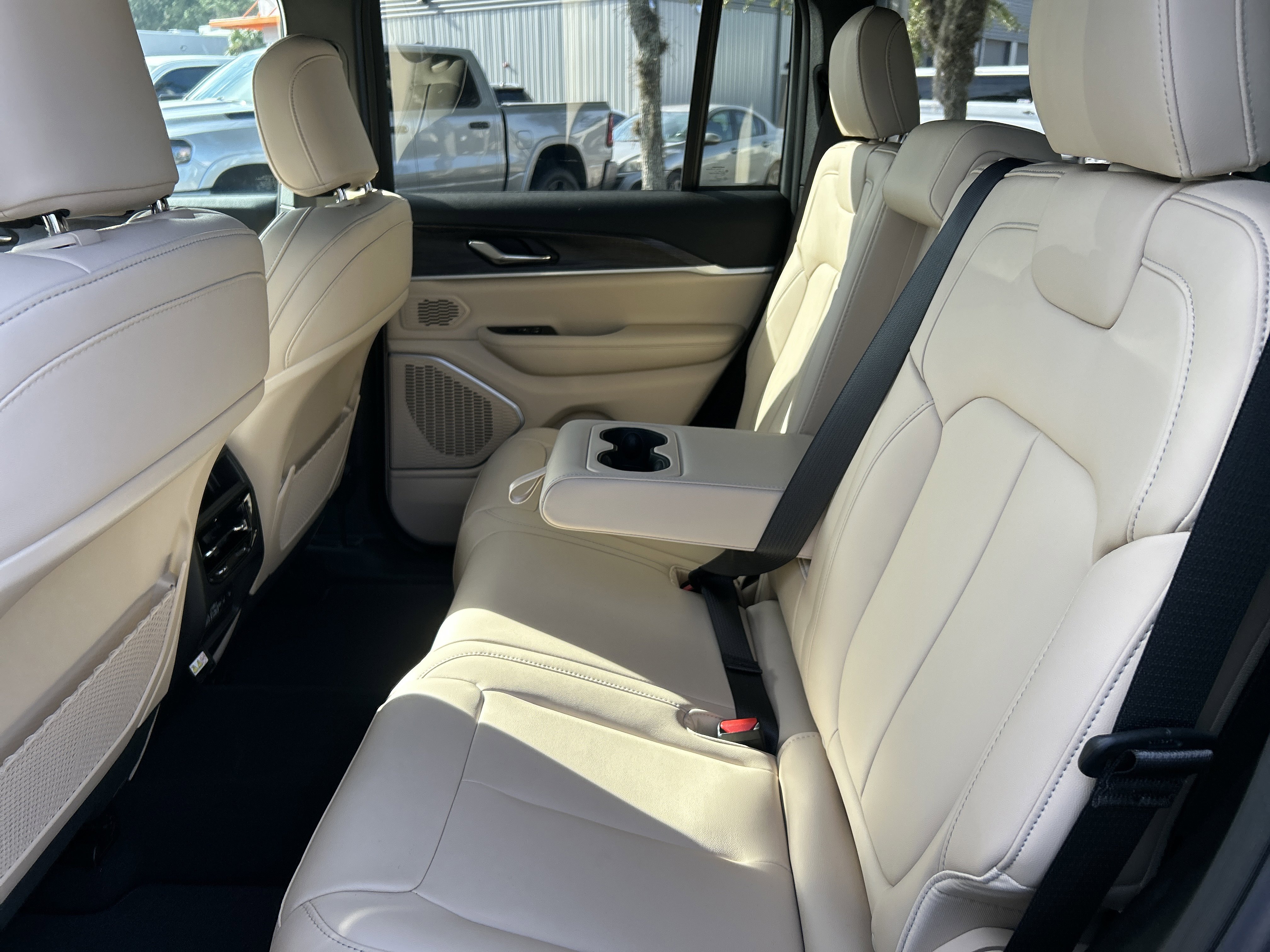 New 2025 Jeep Grand Cherokee Limited w/ Black Appearance Package image 57