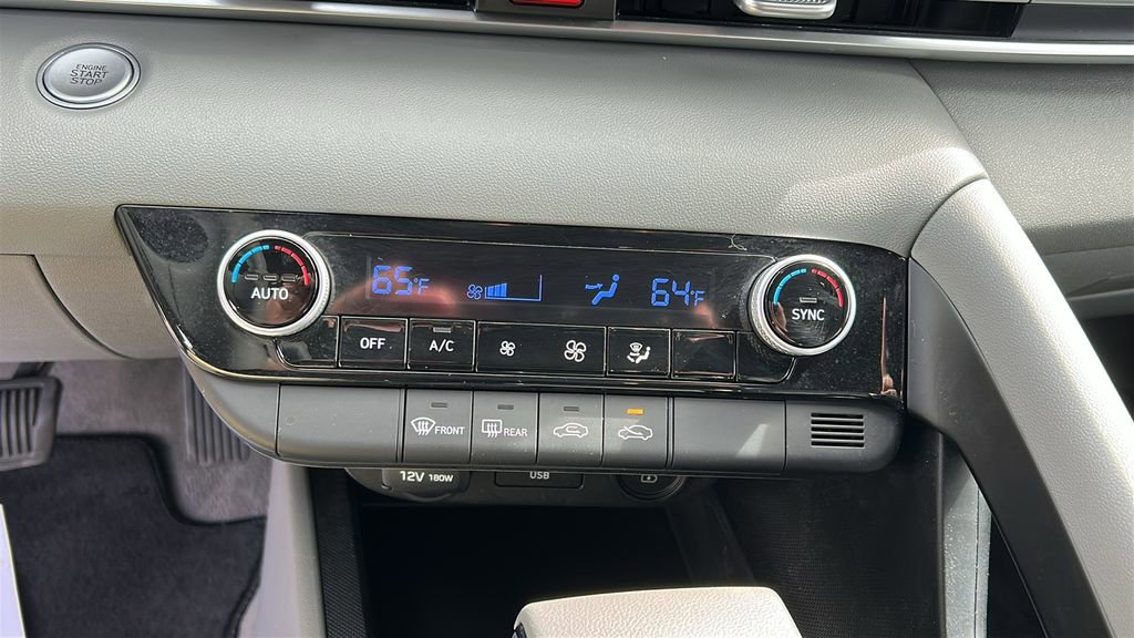 Used 2023 Hyundai Elantra SEL image 18