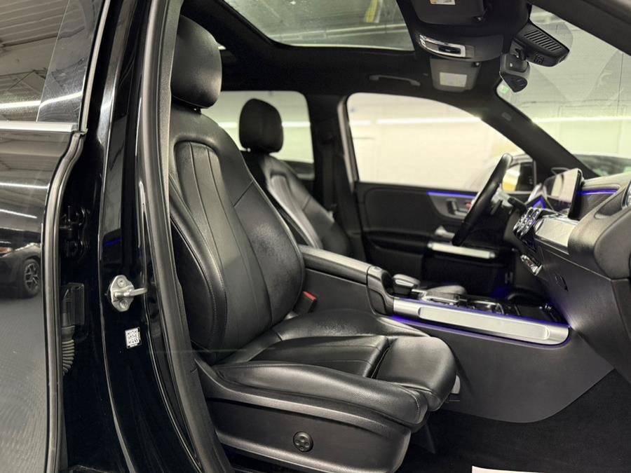 Used 2021 Mercedes-Benz GLB 250 4MATIC image 35
