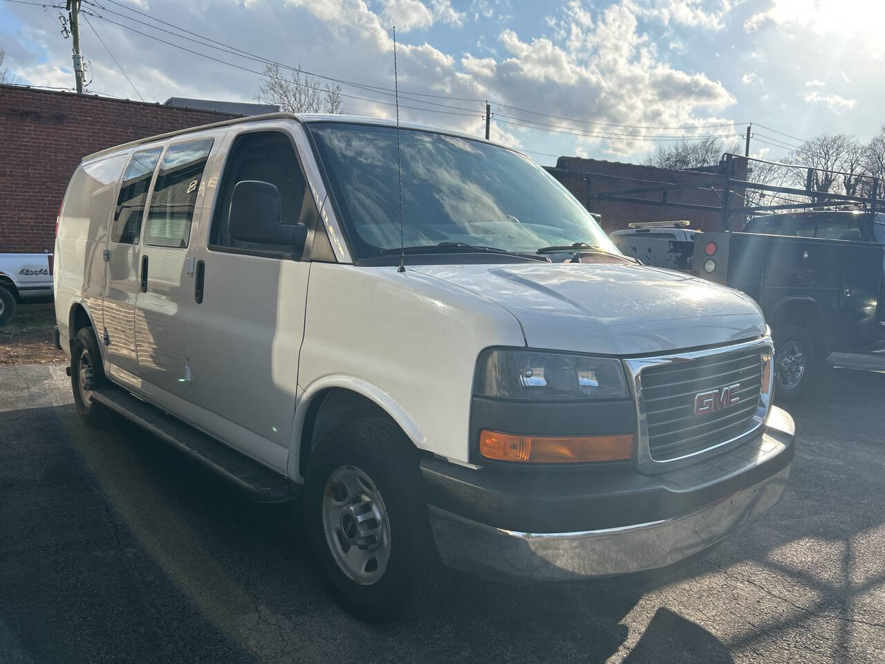 Used 2015 GMC Savana 2500 RWD image 5