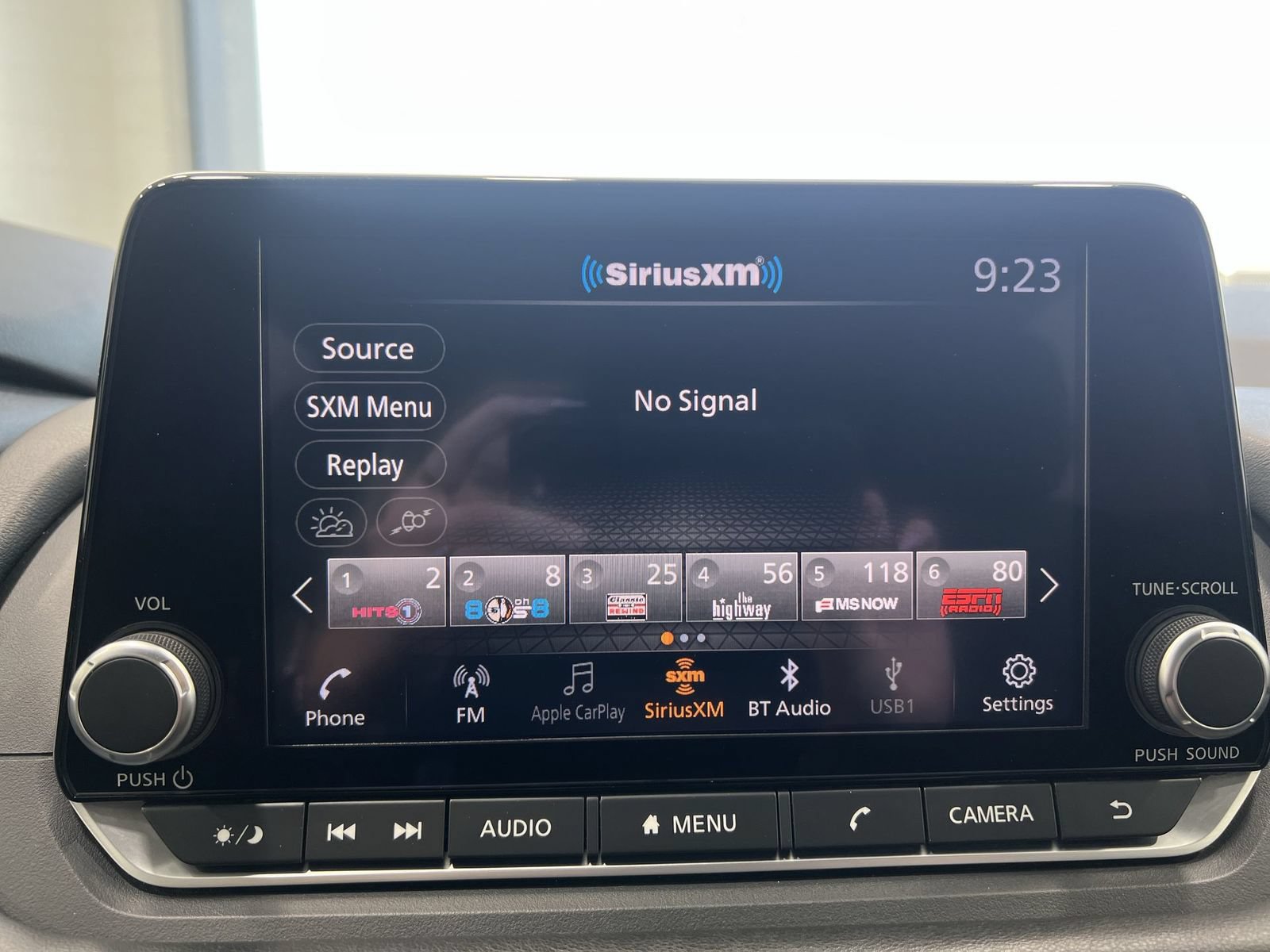 Used 2025 Nissan Rogue SV AWD/4WD image 16