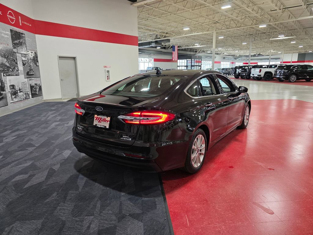 Used 2019 Ford Fusion SEL image 3