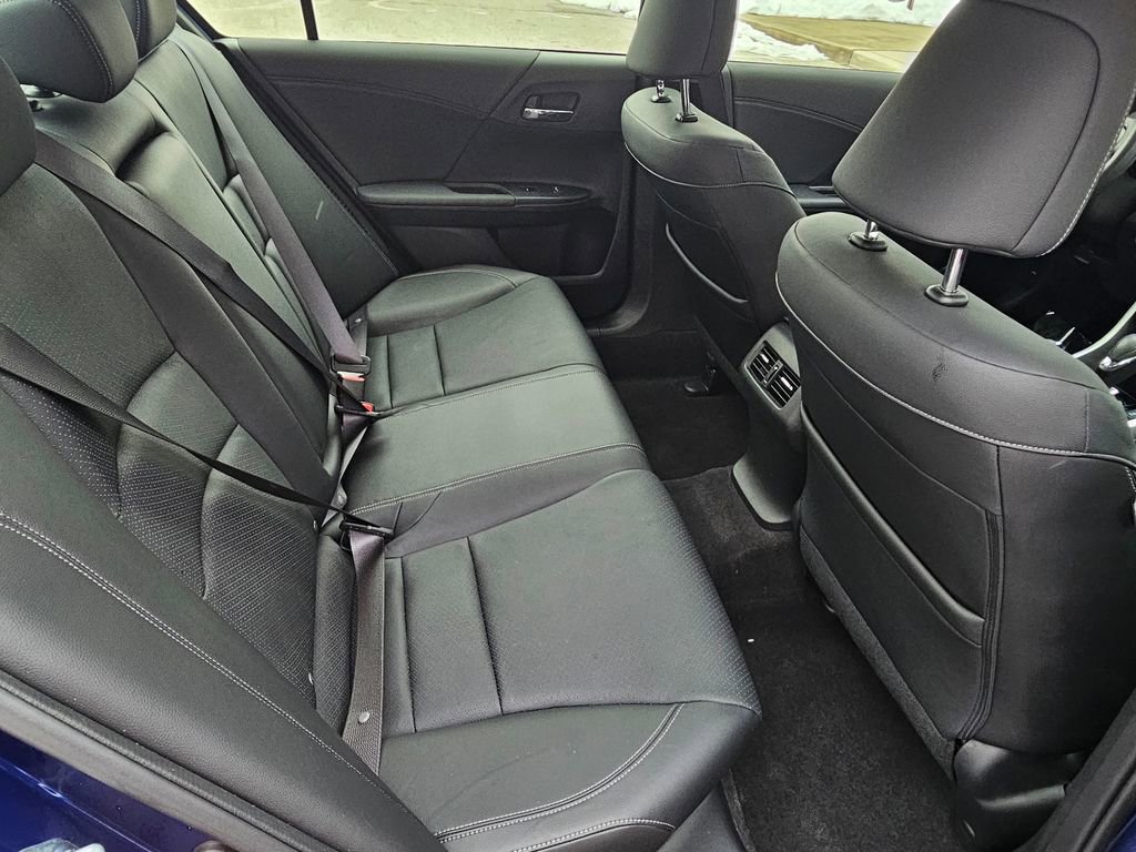 Used 2017 Honda Accord Touring image 19