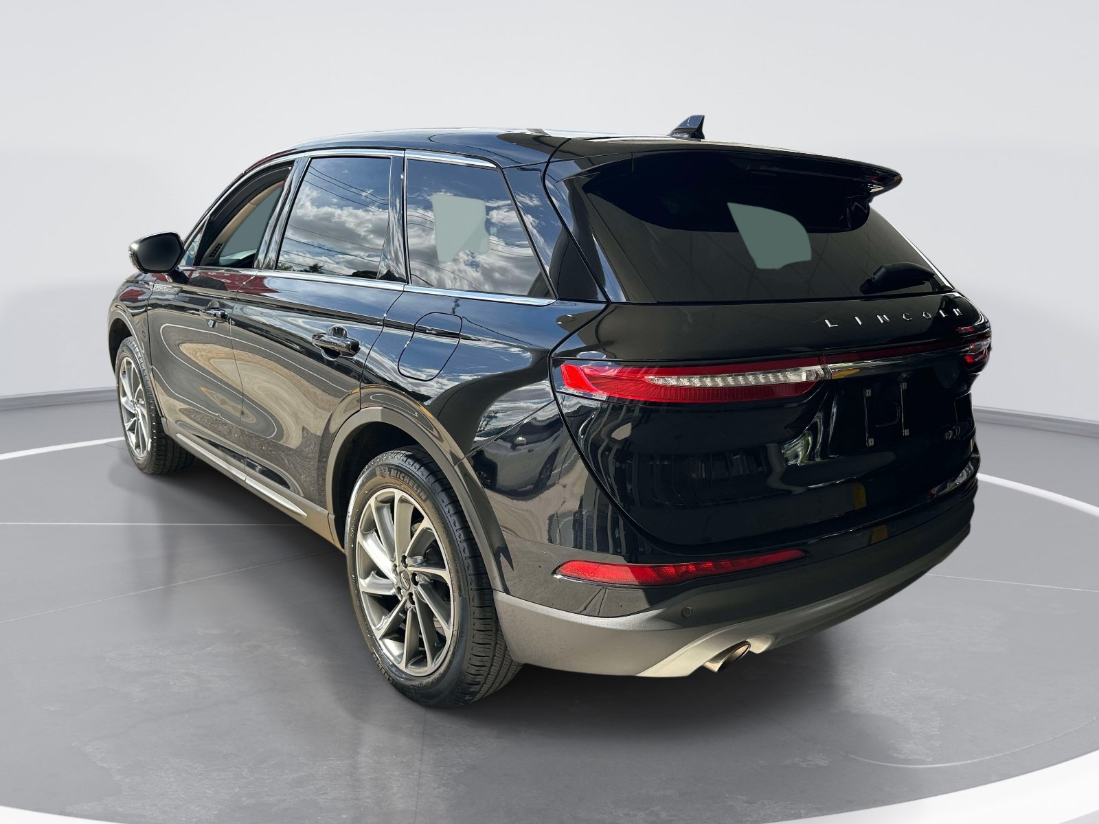 Used 2023 Lincoln Corsair AWD w/ Equipment Group 101A image 7