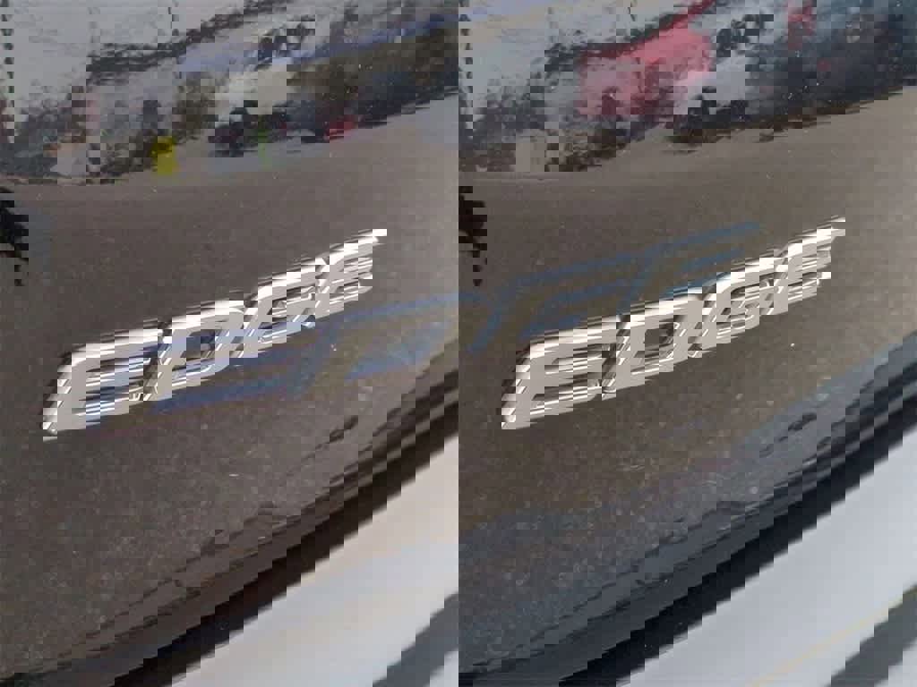 Used 2019 Ford Edge SEL w/ Equipment Group 201A image 5