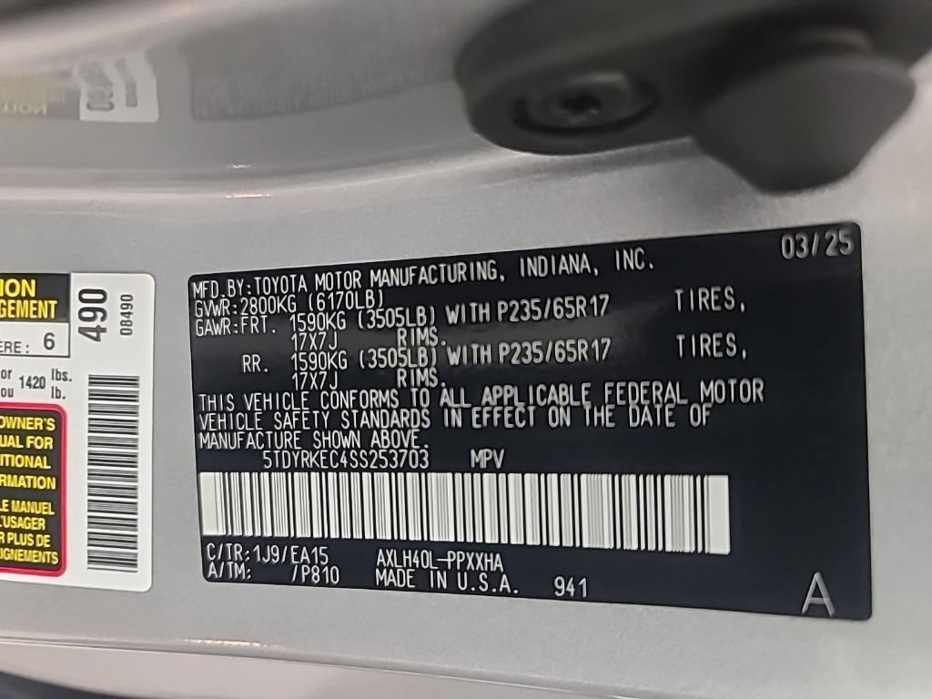 Used 2025 Toyota Sienna XLE FWD image 46