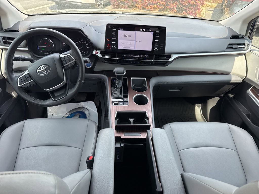 Used 2024 Toyota Sienna XLE image 16