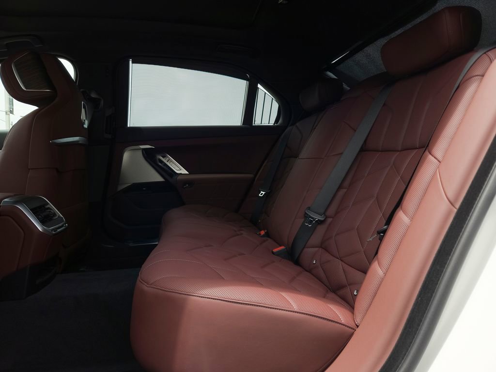 New 2026 BMW 740i w/ Premium Package RWD image 8
