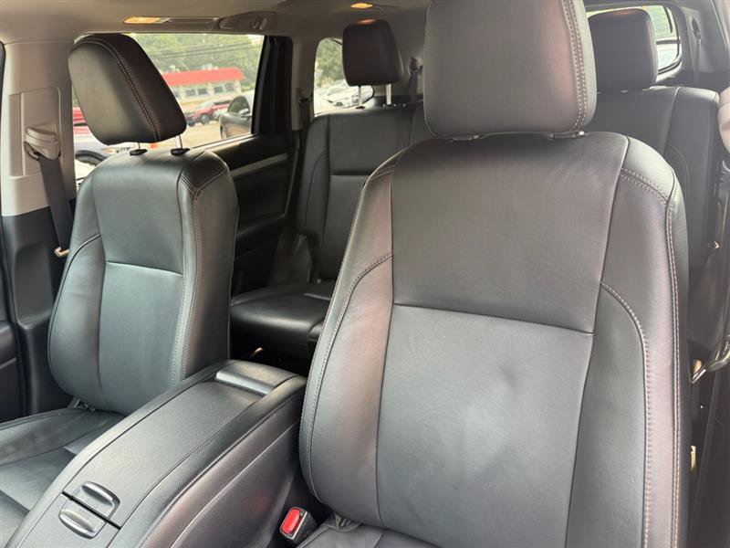 Used 2017 Toyota Highlander XLE AWD/4WD image 11