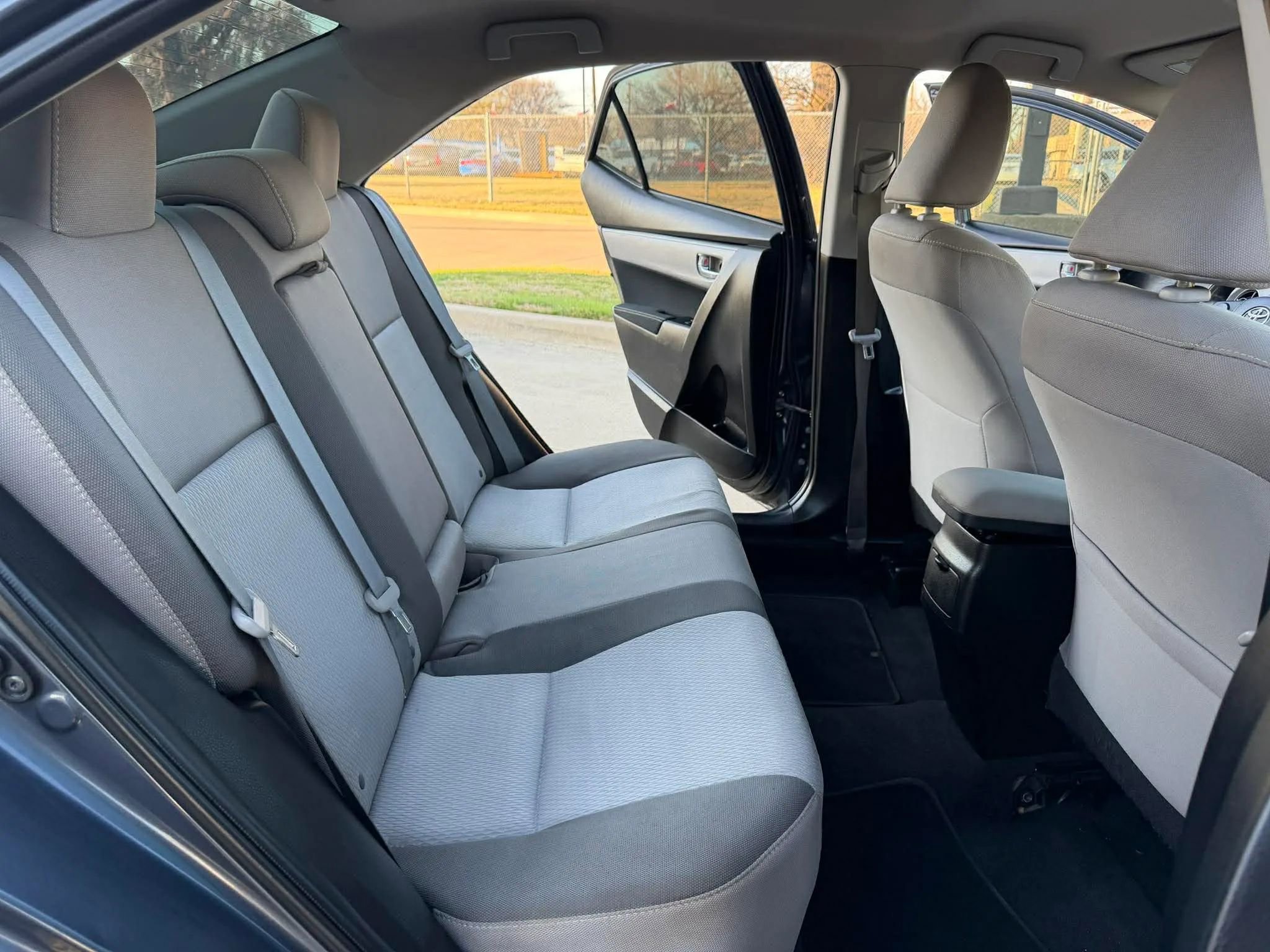 Used 2017 Toyota Corolla LE image 24