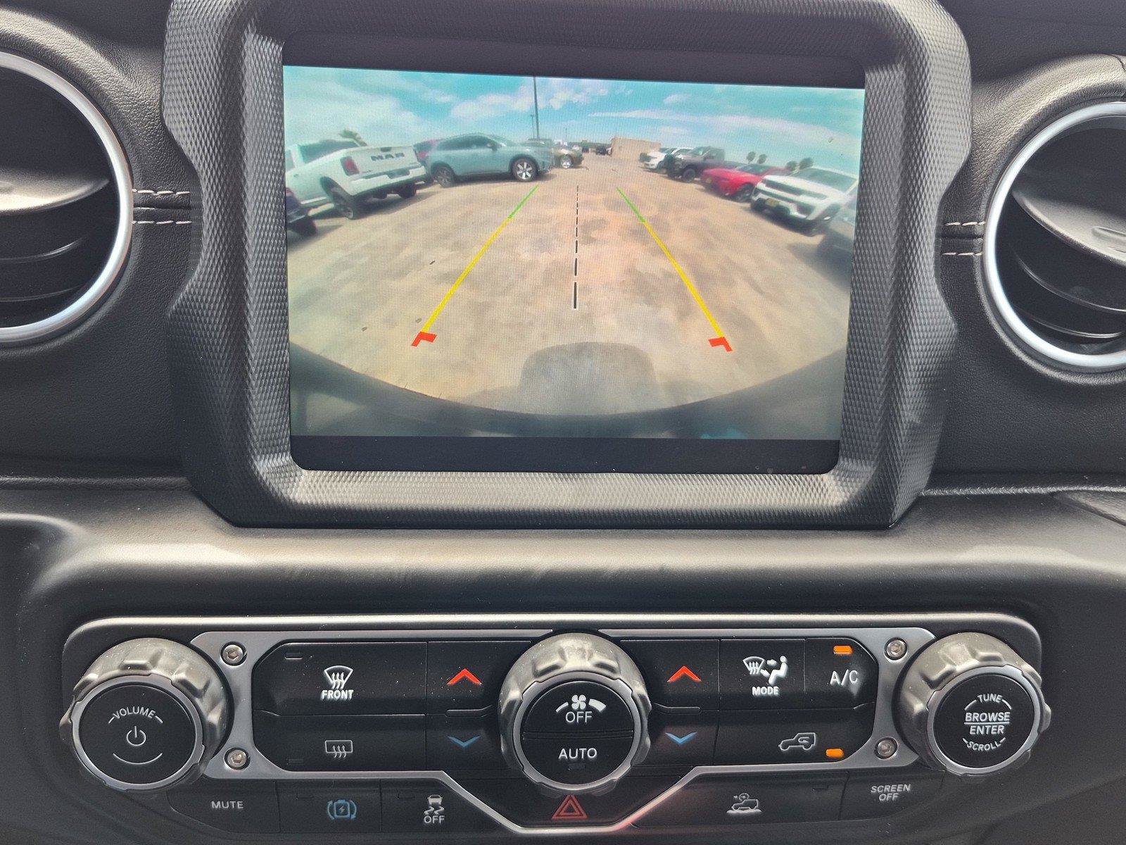 Used 2022 Jeep Wrangler Unlimited Sahara AWD/4WD image 28