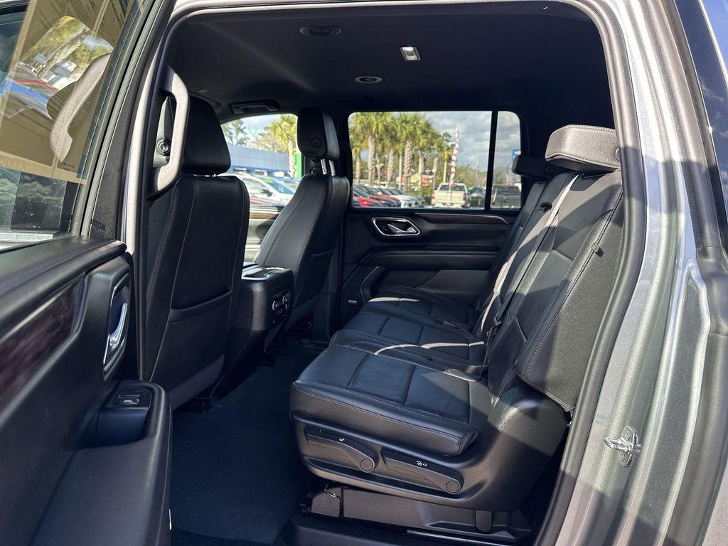 Used 2024 Chevrolet Suburban LT image 26
