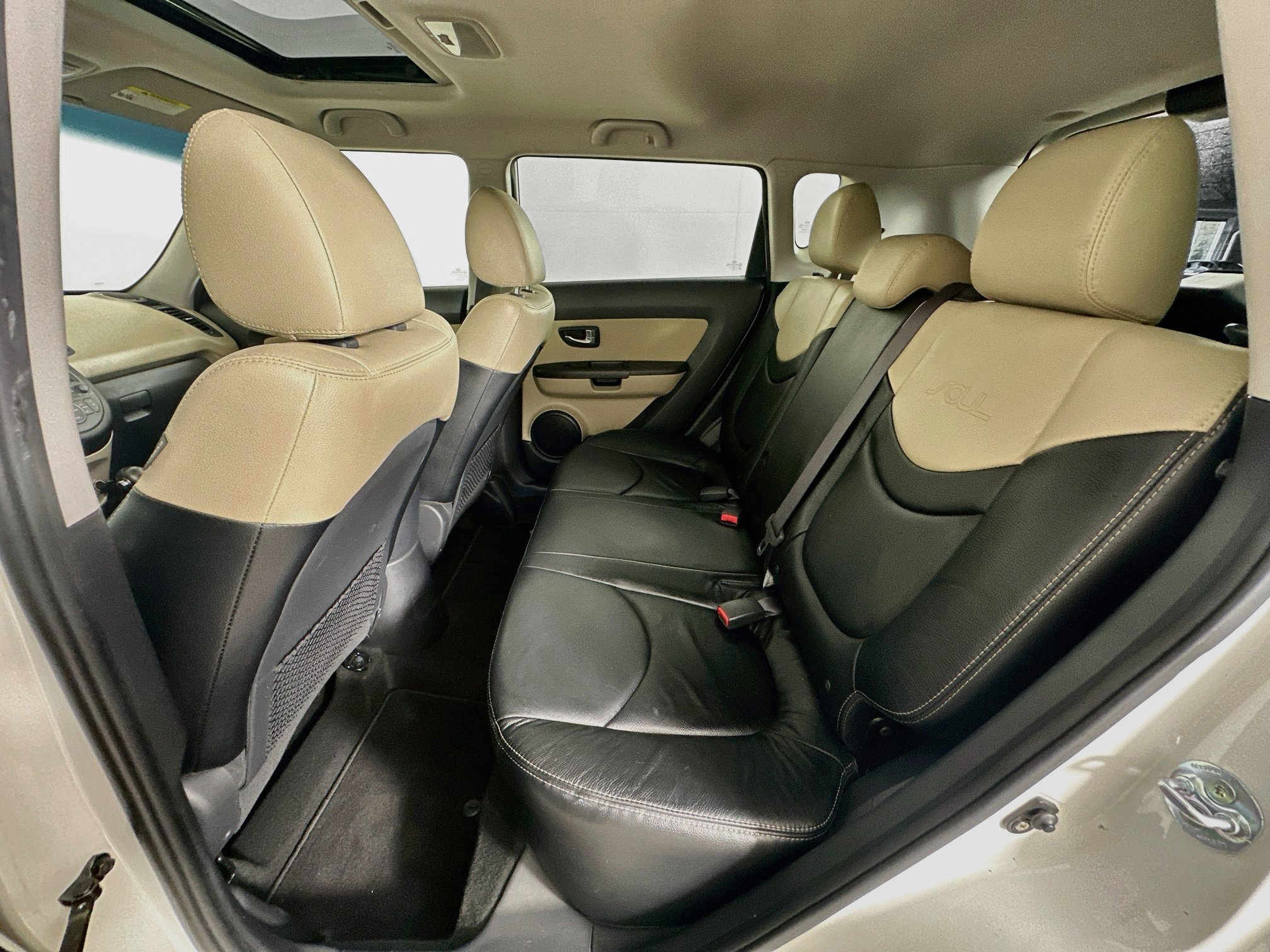 Used 2013 Kia Soul ! w/ Premium Pkg FWD image 29