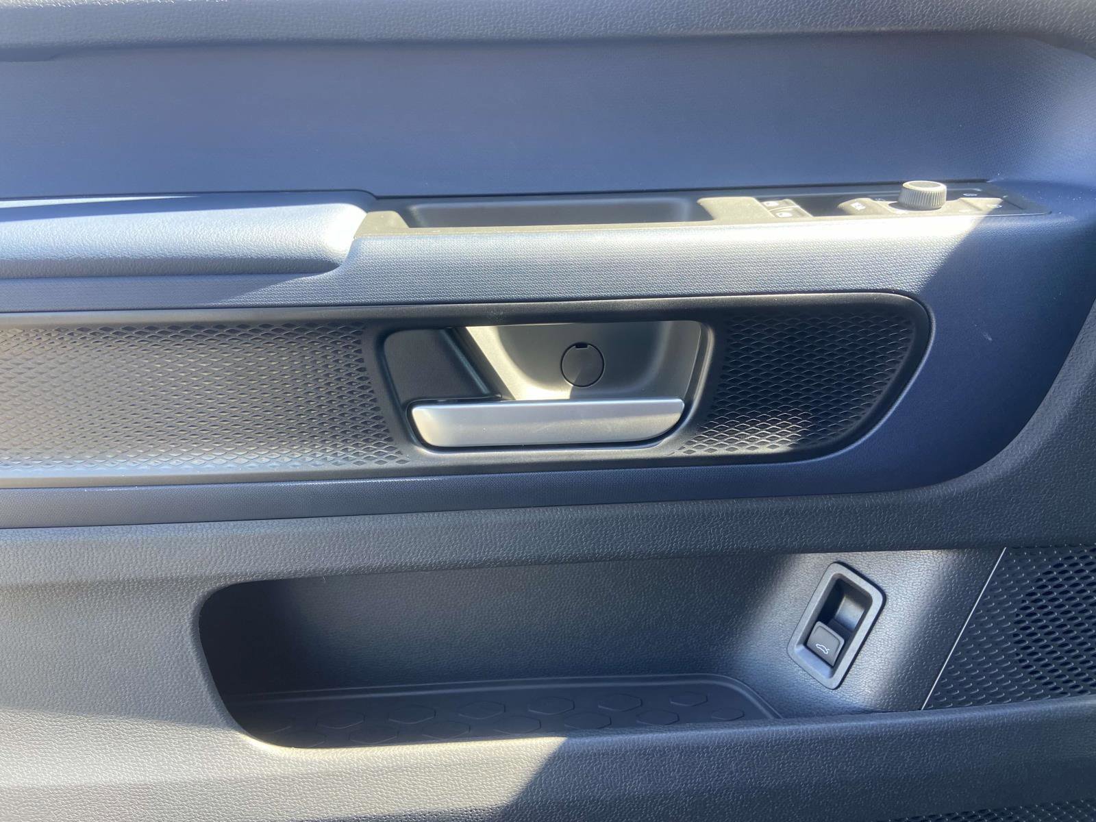 New 2025 Volkswagen ID. Buzz Pro S RWD image 19