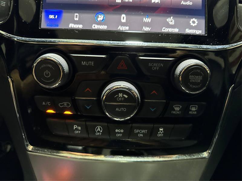 Used 2020 Jeep Grand Cherokee Altitude AWD/4WD image 28