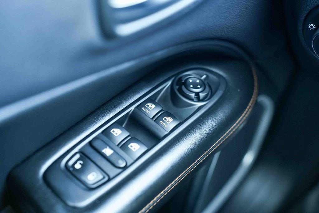 Used 2018 Jeep Compass Limited w/ Navigation Group AWD/4WD image 30