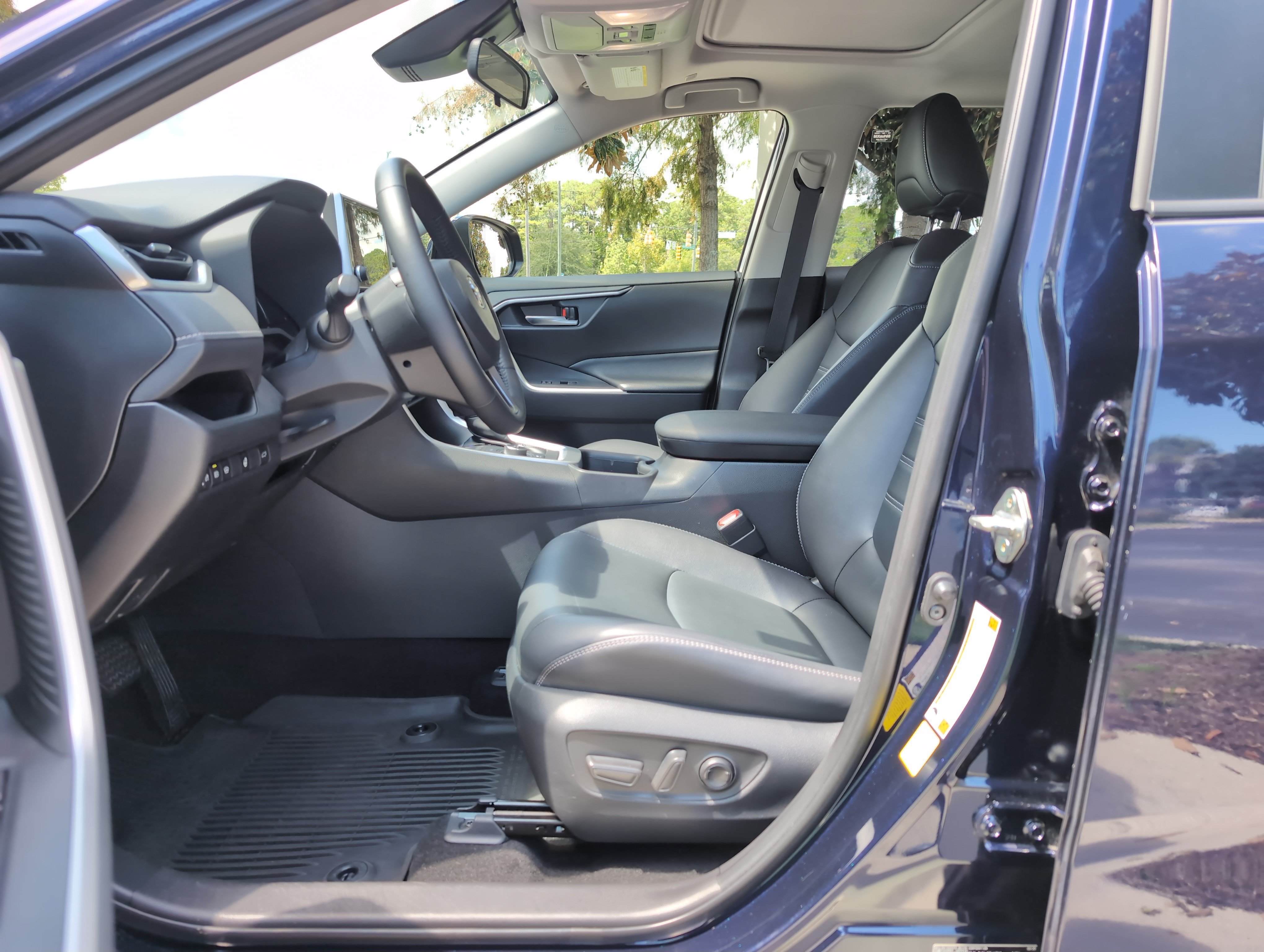 Used 2025 Toyota RAV4 XLE Premium w/ Weather Package AWD/4WD image 16