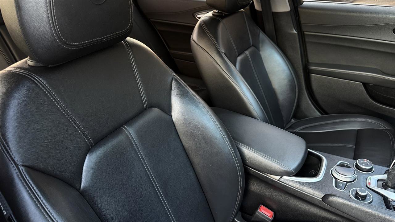 Used 2020 Alfa Romeo Giulia AWD w/ Nero Edizione image 30