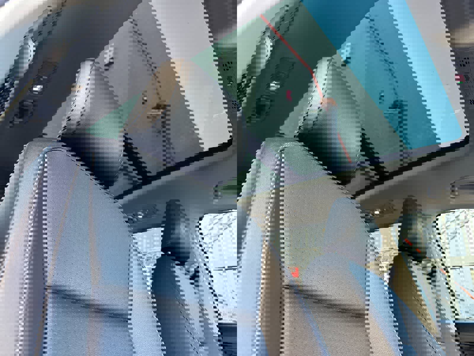 Used 2020 Volkswagen Tiguan SE w/ Panoramic Sunroof Package image 18