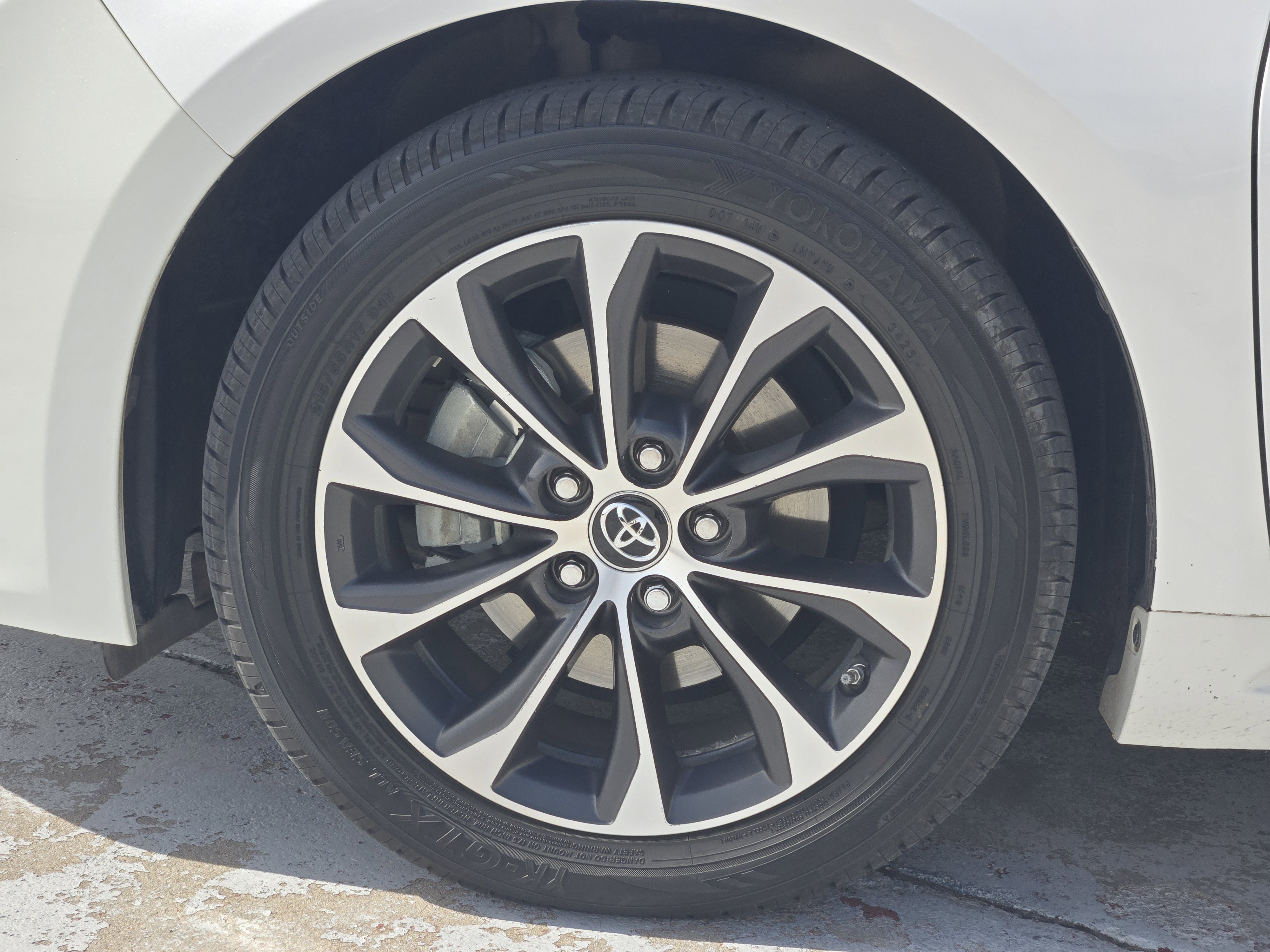 Used 2018 Toyota Avalon XLE Premium FWD image 14