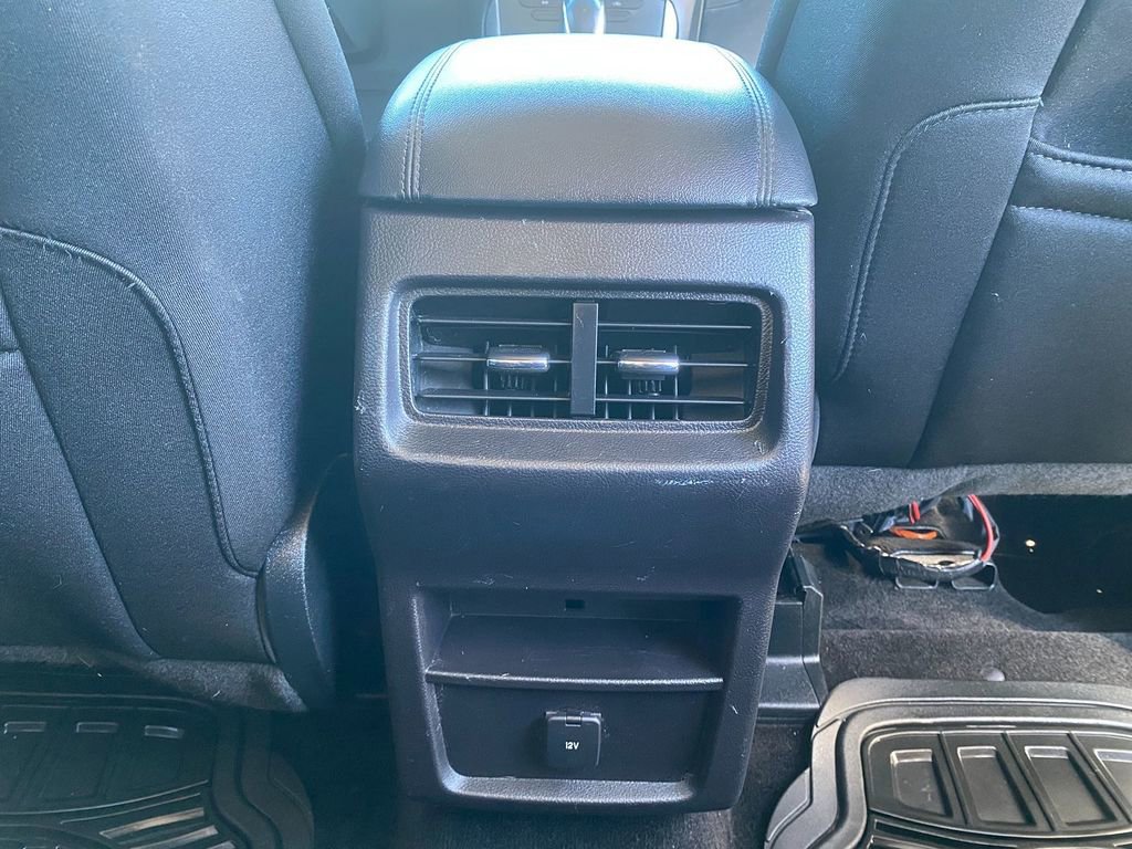 Used 2018 Ford Edge SE image 27