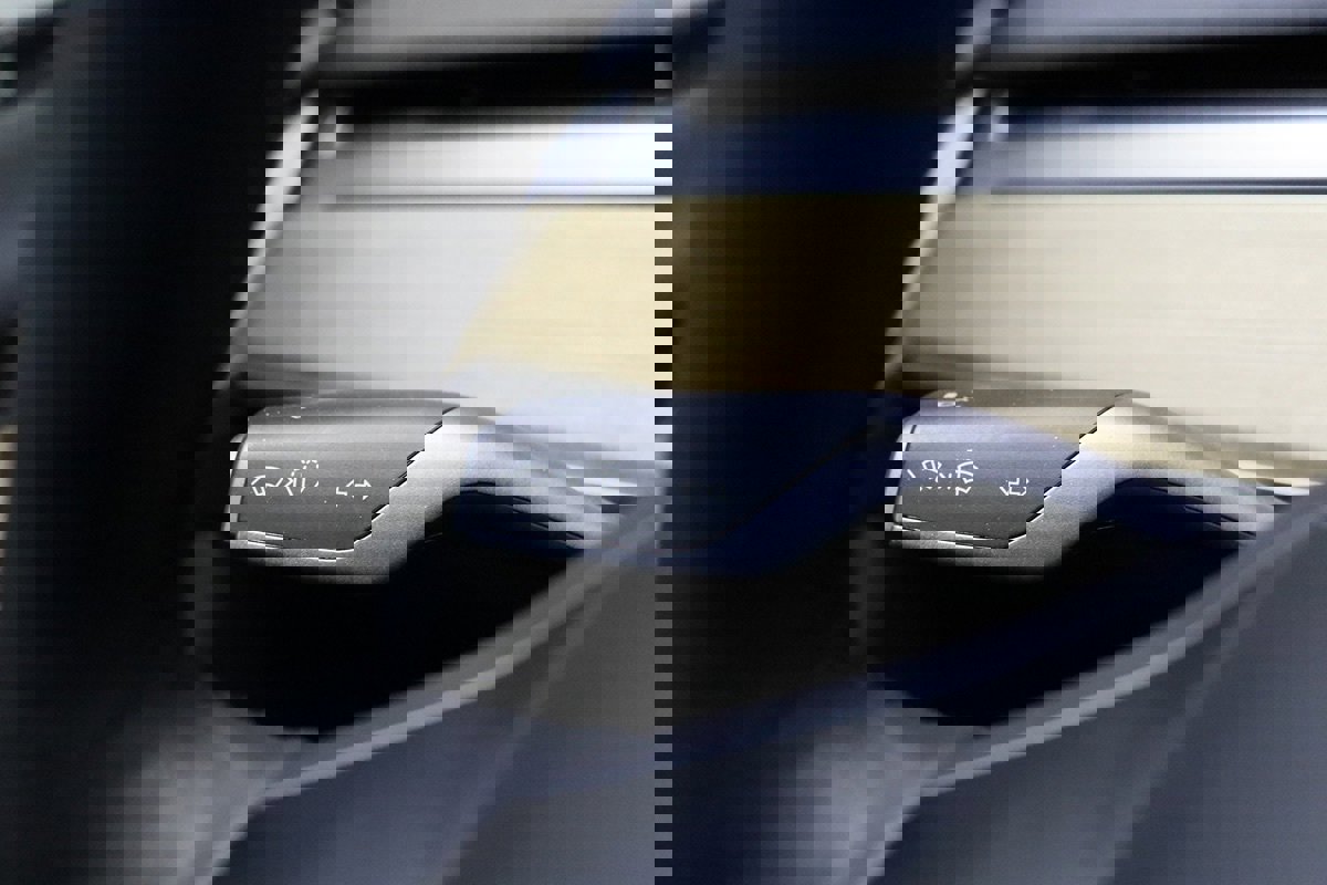 Used 2023 Tesla Model 3 Standard Range image 40