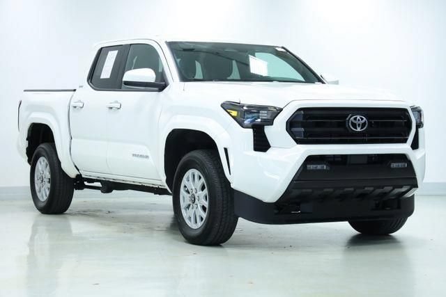Used 2025 Toyota Tacoma SR5 AWD/4WD image 3