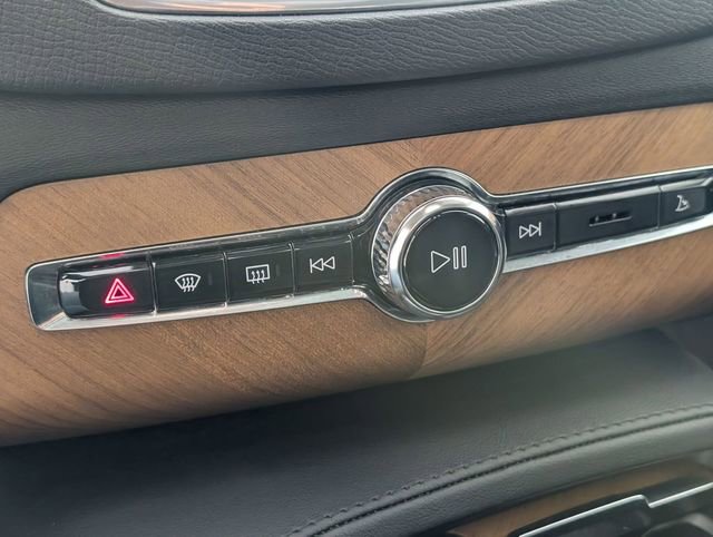 Used 2023 Volvo XC90 T8 Plus w/ Protection Package Premier image 22