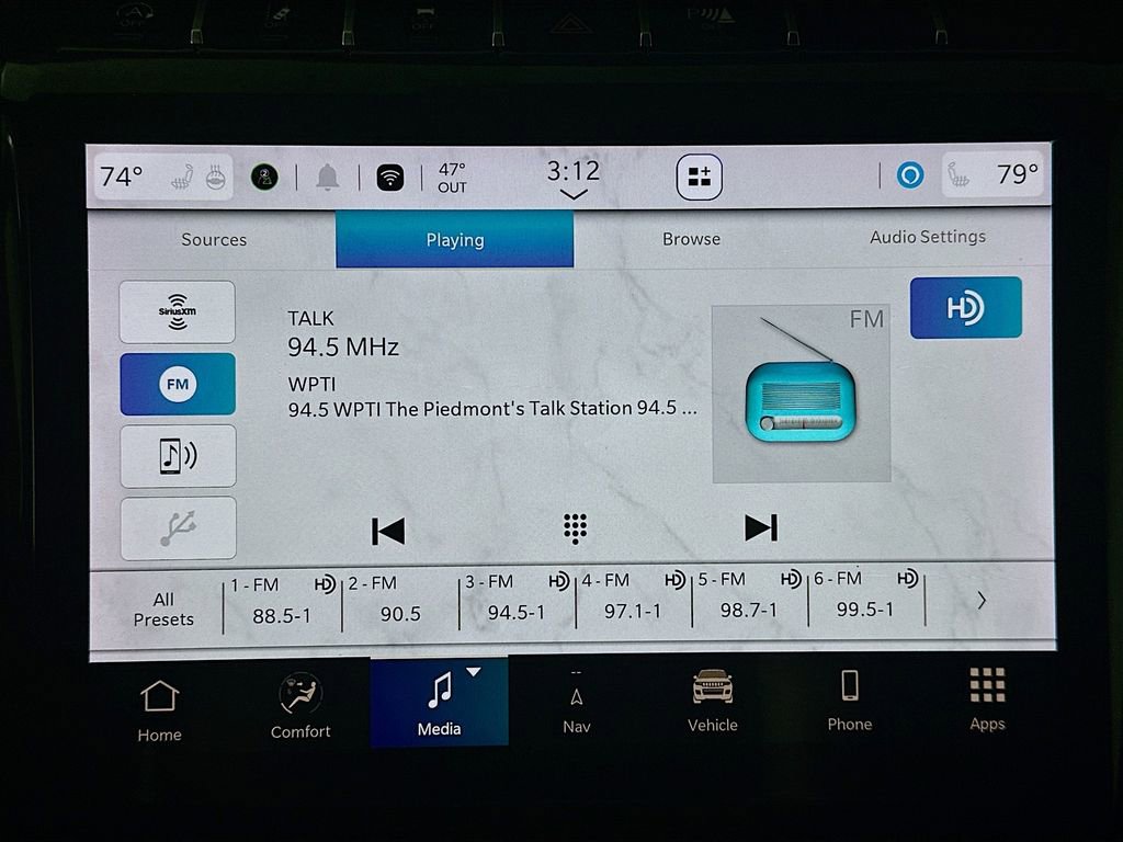 Used 2024 Jeep Grand Cherokee Limited image 17