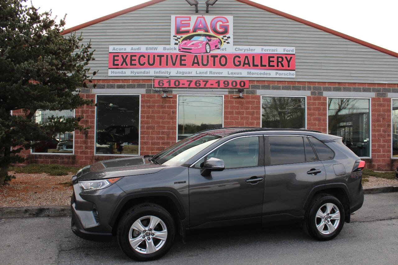 Used 2021 Toyota RAV4 XLE AWD/4WD image 1