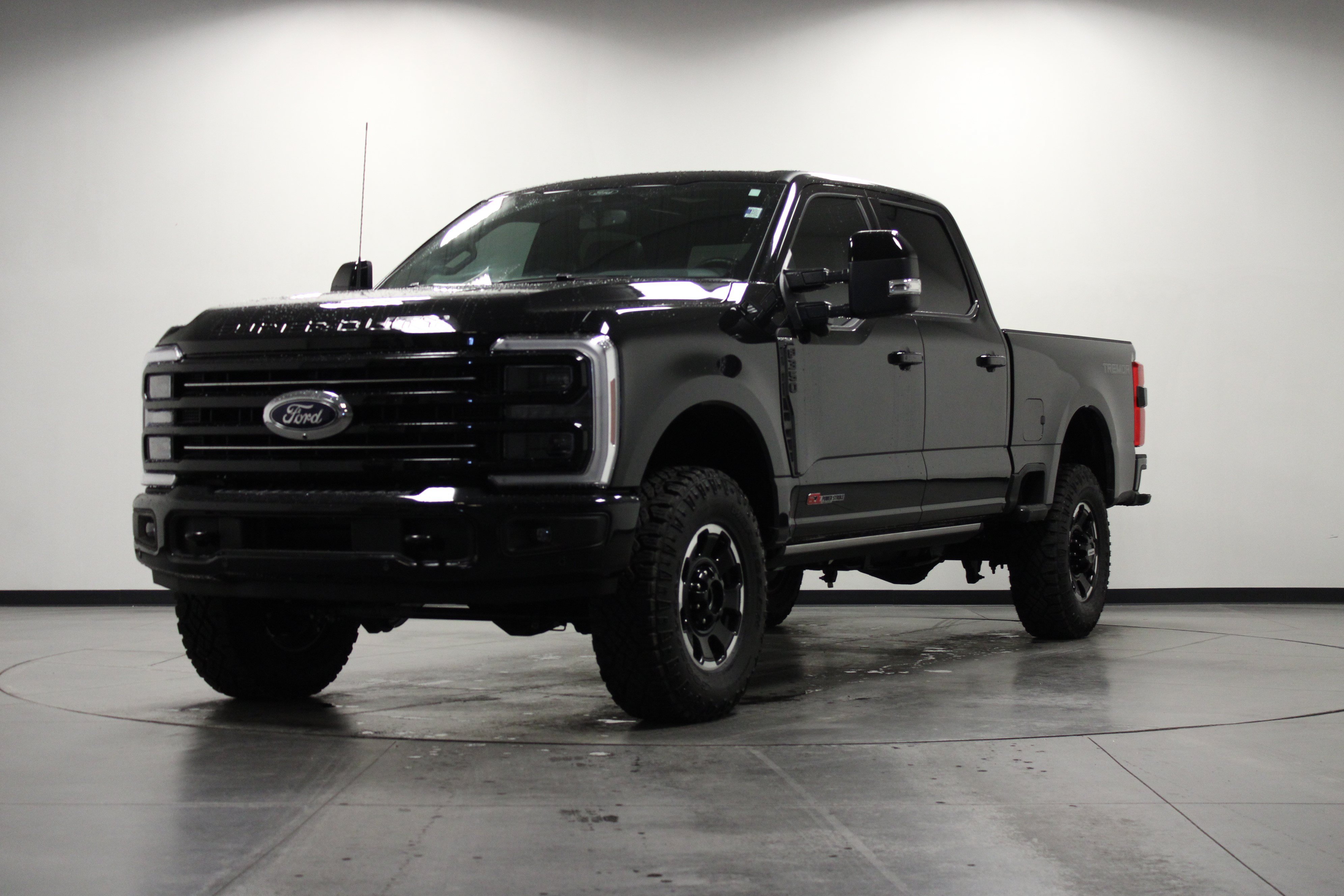 Used 2026 Ford F350 Platinum w/ Tremor Off-Road Package AWD/4WD image 8