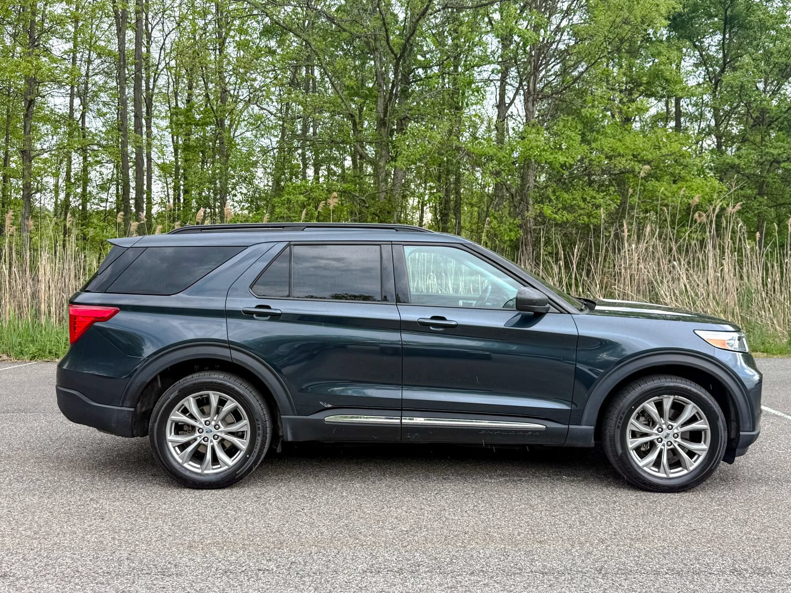 Certified 2023 Ford Explorer XLT w/ Equipment Group 202A AWD/4WD image 7