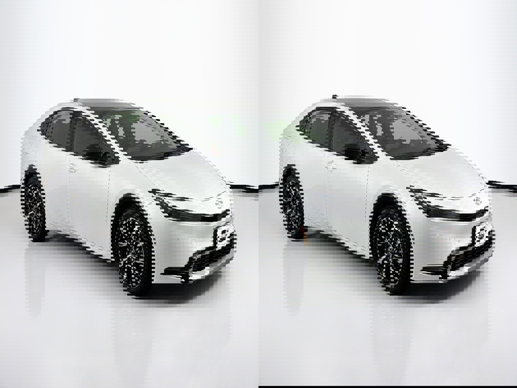 Used 2024 Toyota Prius Prime SE image 2