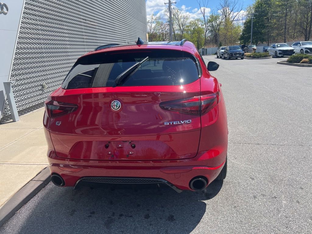 Used 2023 Alfa Romeo Stelvio Veloce AWD/4WD image 28