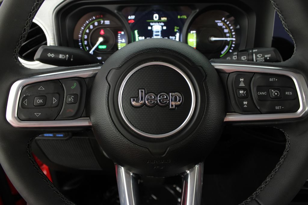 Used 2025 Jeep Wrangler Unlimited Sahara AWD/4WD image 12