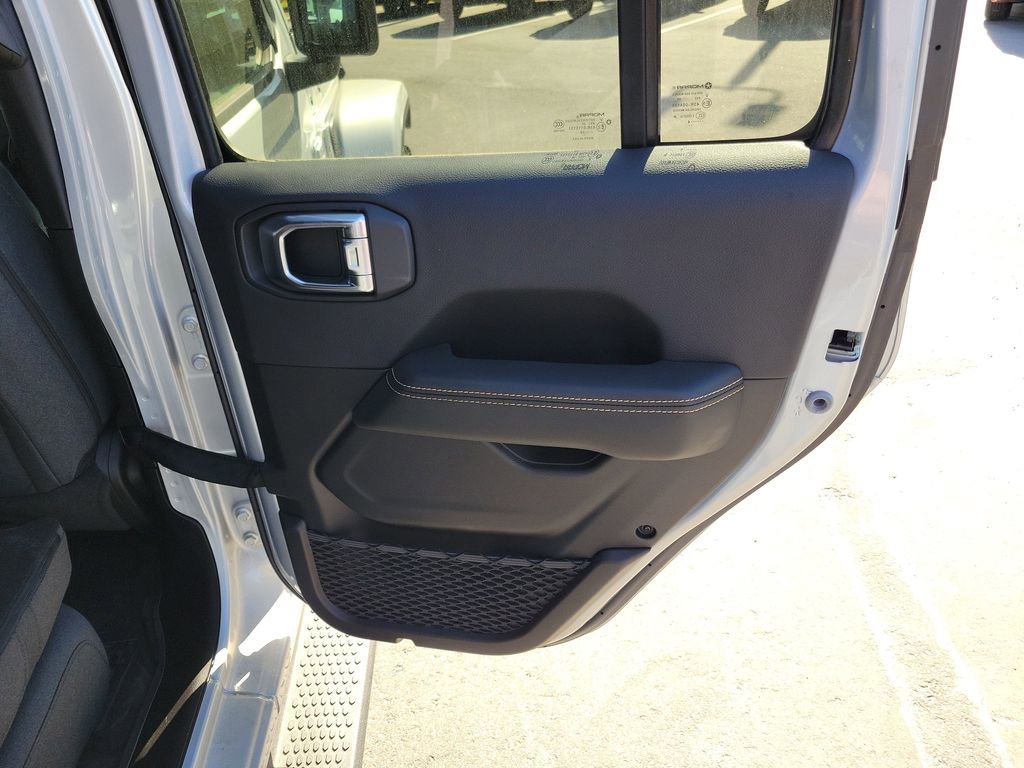 Used 2024 Jeep Wrangler Sahara image 31
